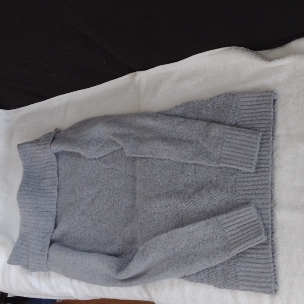 Le Chateau Sweater